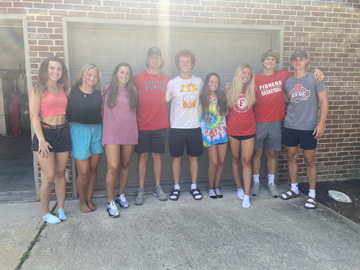 FHSTigerCage's tweet image. Meet your spirit leaders for this year!! See you guys in 7 weeks‼️(Missing @Joeybrenczewski)