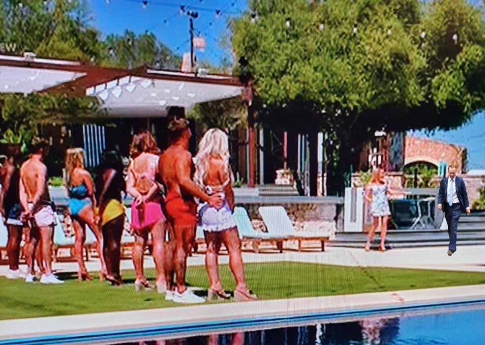 someone had edited Matt Hancock into the villa already 😂😂 #LoveIsland