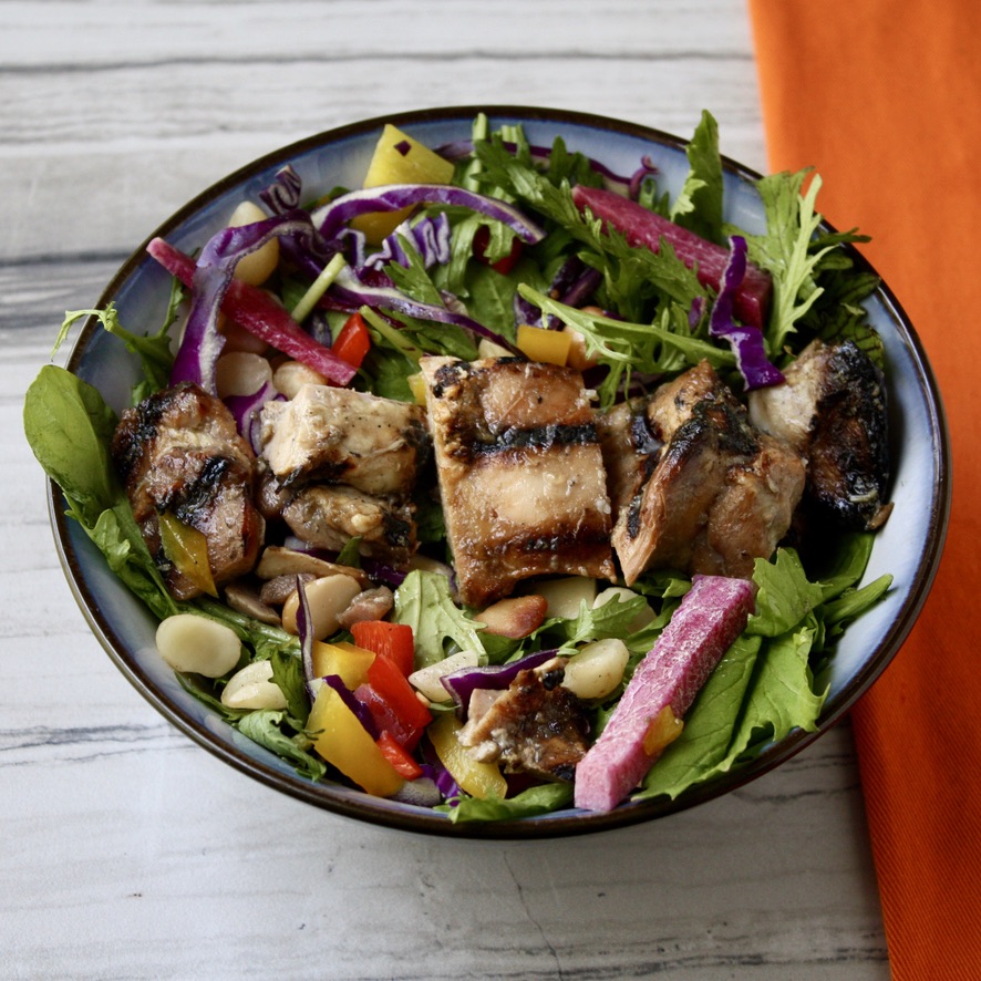 FarmToFit's tweet image. The ticket to paradise=our #Keto Pacific Chicken Chop Salad 🥗
 
Pineapple-glazed chicken 🍍, crunchy macadamia nuts 🌰, &amp;amp; a papaya seed vinaigrette all partner up to whisk your palate away on the tastiest of tropical vacations...no plane ride needed. 🏝️