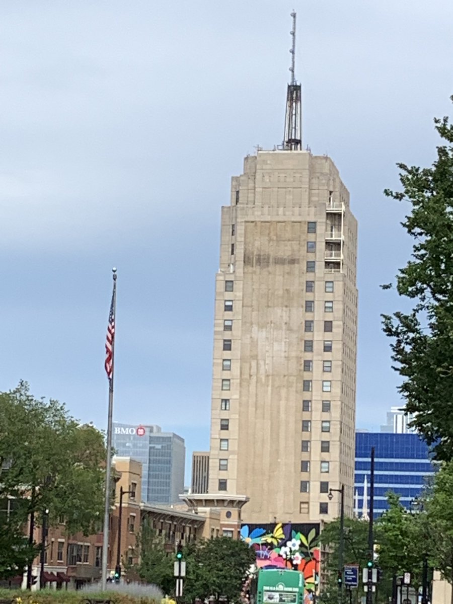 ShermanJeff's tweet image. For the #NBAFinals I want a huge poster of ⁦@Giannis_An34⁩ on this building!   🏀🏆
 
Go @bucks  
#FearTheDeer