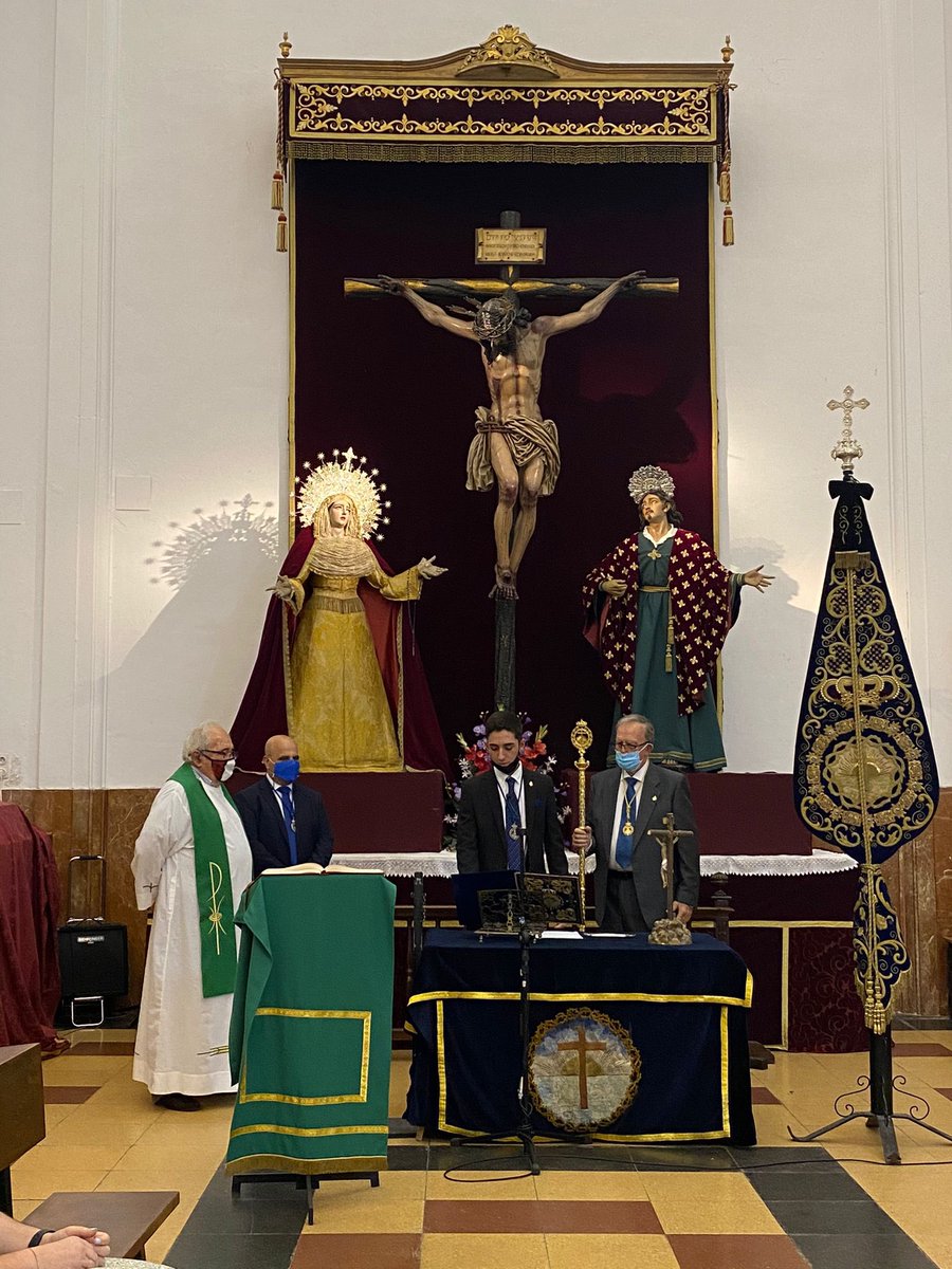 HdadAguasCadiz's tweet photo. En el día de hoy ante Nuestros Venerados Titulares, han tomado posesión los nuevos cargos en la Junta de Gobierno. https://t.co/OXysE9xdbp