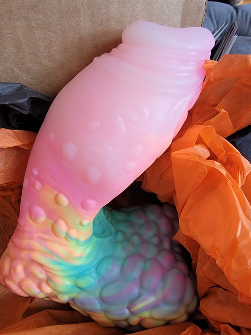 RinNeon/PupNeon’s pics and videos