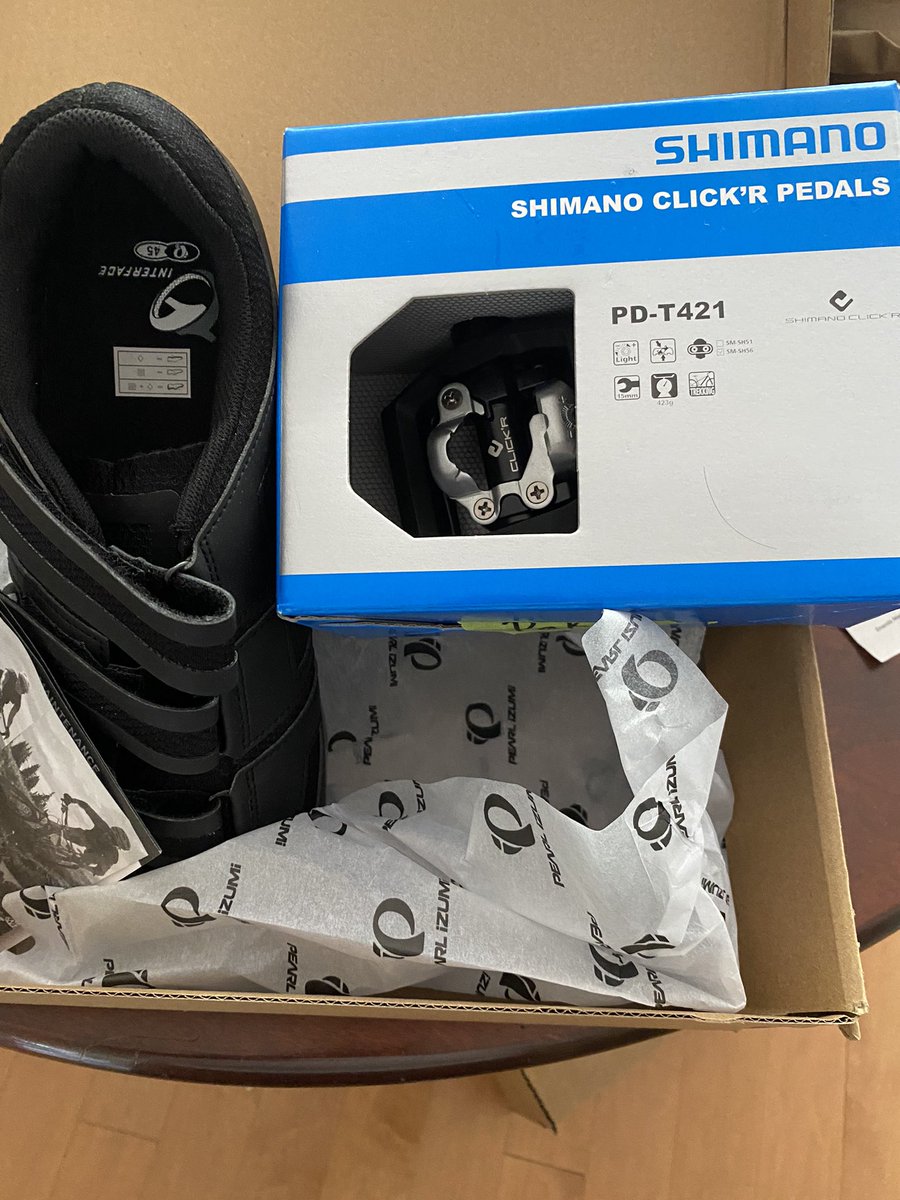 ottpak's tweet photo. Finally giving the #clipless pedals a go this #ottbike season. I spent some time this afternoon clipping in/out on the trainer; so far so good. Of course the road test will be the tell all story. 😬 Stay tuned for that later this week. #cycling #Shimano thanks to #fullcycle https://t.co/2eQIFYWJVx
