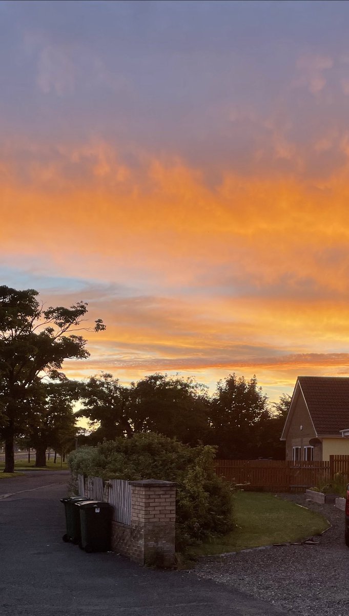 GSMedium's tweet photo. What a beautiful sky tonight https://t.co/qvwnkAlRAu