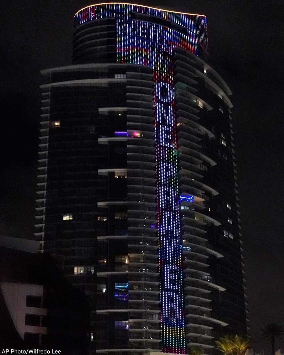 MIAWorldcenter's tweet photo. Our hearts go out to the those affected by #ChamplainTowers collapse in #Surfside. @ParamountMWC will light up with the message “One World, One Prayer” until all victims are accounted for. Visit https://t.co/ukSV4AbZgm to help.
#SurfsideBuildingCollapse #strongertogether https://t.co/iu3cxTsbkN