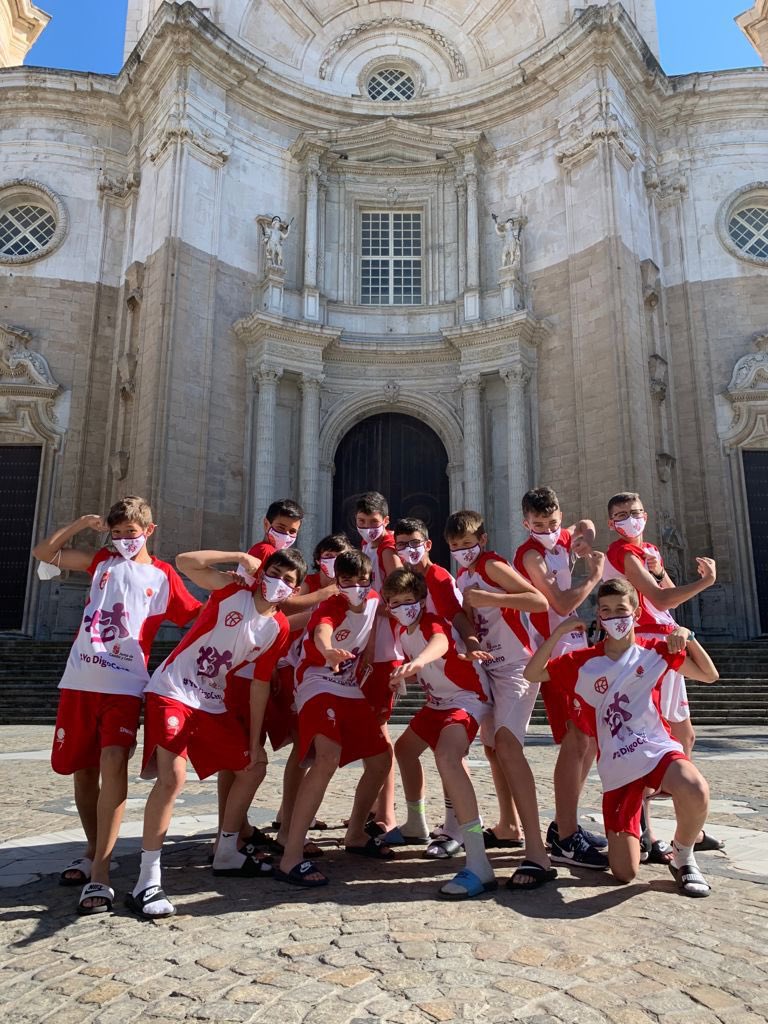 FBCyL's tweet photo. En #PlanetaMini2021 se juega, se gana, se pierde… 
…pero sobre todo… 
SE DISFRUTA!! 
😊🏀💪 #CyL ❤️🤍 https://t.co/Xy9f324Ylu