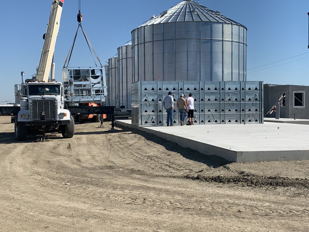 pierson_ken's tweet photo. #2416 grain dryer in the making ⁦@meridianmfg⁩ ⁦@UFAcooperative⁩ https://t.co/rt32KHizGY