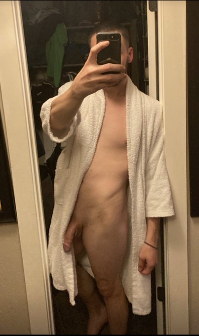 Bath robe for the win https://t.co/NZySGCz6v0