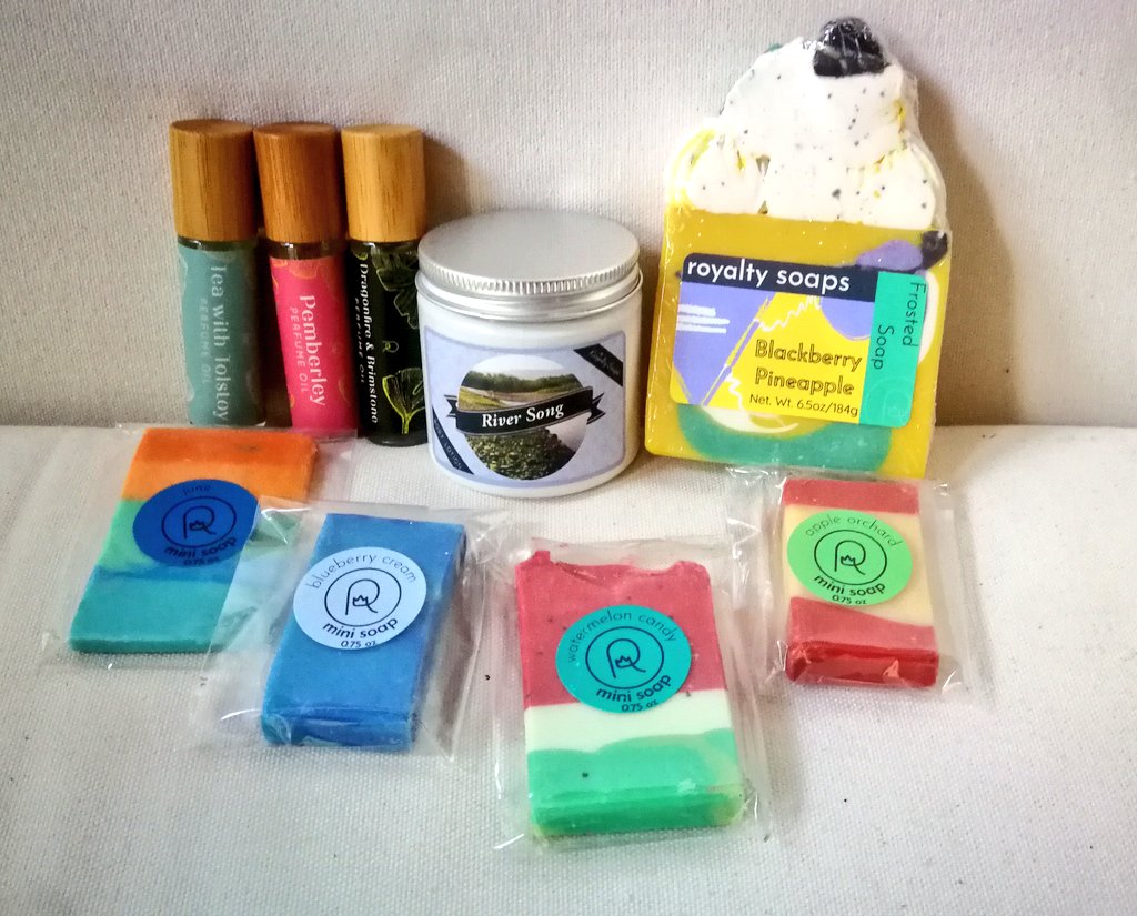 TheHuginsdottir's tweet photo. My soap and perfume order from #royaltysoaps arrived today and everything smells so amazing 😩💕 https://t.co/r7iChtIju3