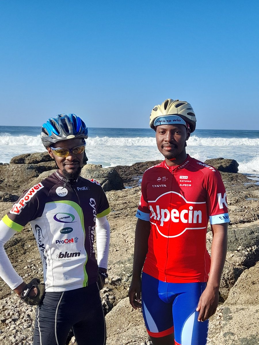 Mpumelelow's tweet image. #weekendphotodump 📸
Mixed emotions weekend 🎈🚴🎊🎊🍺 "Ngiyabonga bafwethu" 🙏🏽  @DooksMeatlovers 🍽️ @Thabanikweyama 

Photo cred: @Thabiso_Mtungwa