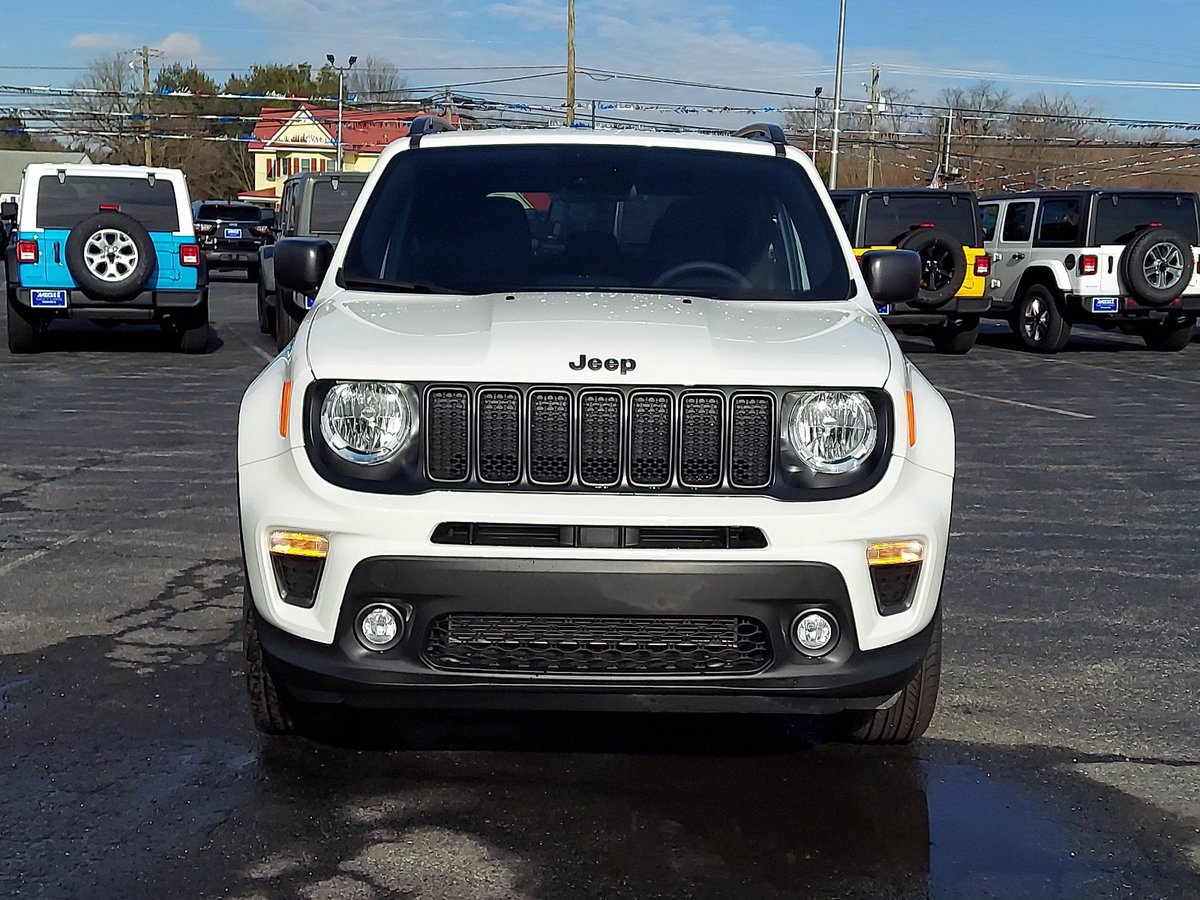 FloydAMegee's tweet photo. The new 2021 #Jeep Renegade prioritizes comfort and style with an included roof rack,  automatic temperature control, and spacious seating.

See all the details: https://t.co/R91jm4gO1K https://t.co/I82VfR6M4x