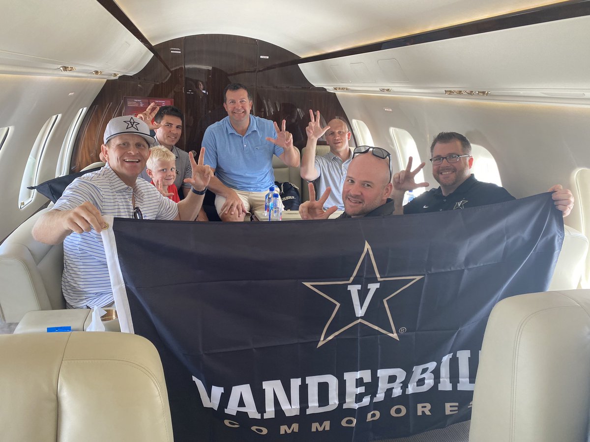 tmcclelland's tweet photo. Wheels up for #Omaha ✈️

#AnchorDown | #VandyBoys https://t.co/kYKBBJGJe7