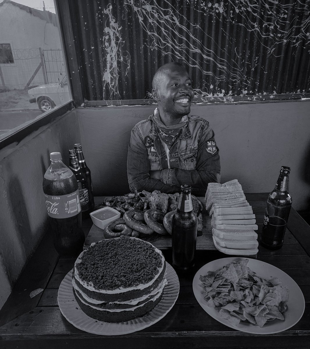 Mpumelelow's tweet image. #weekendphotodump 📸
Mixed emotions weekend 🎈🚴🎊🎊🍺 "Ngiyabonga bafwethu" 🙏🏽  @DooksMeatlovers 🍽️ @Thabanikweyama 

Photo cred: @Thabiso_Mtungwa