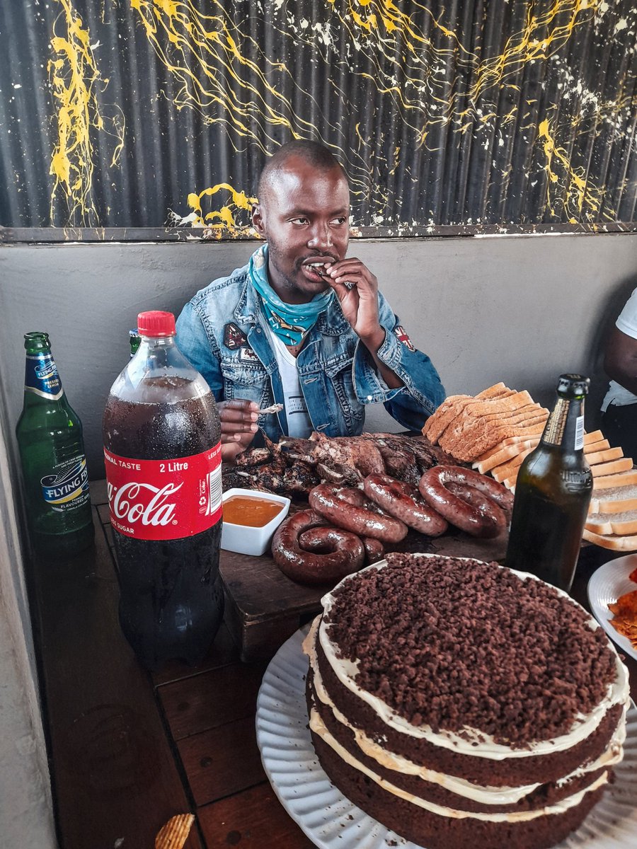 Mpumelelow's tweet image. #weekendphotodump 📸
Mixed emotions weekend 🎈🚴🎊🎊🍺 "Ngiyabonga bafwethu" 🙏🏽  @DooksMeatlovers 🍽️ @Thabanikweyama 

Photo cred: @Thabiso_Mtungwa