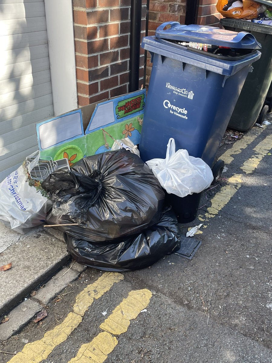 EndASBinJesmond's tweet photo. More student HMO trash in our community. Why should we clean it up?? @JesmondStella @UniofNewcastle, @NorthumbriaUni, @NewcastleCC, @ChronicleLive @NCC_Leader #EndASBinJesmond #RewildingJesmond #StudentSlums #myNCLpics https://t.co/KRaFskcNZ0