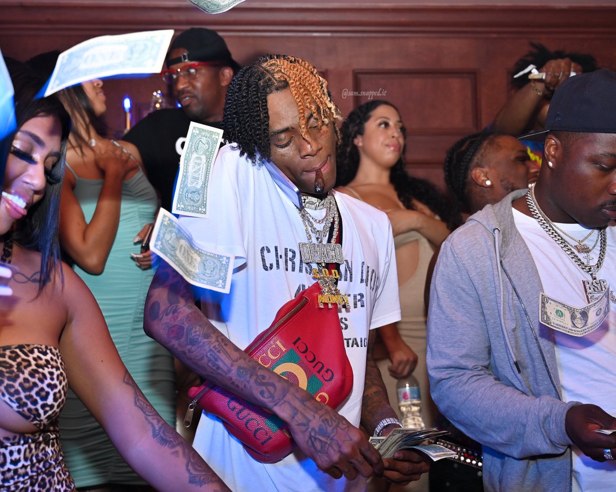 souljaboy's tweet photo. Summer time winter time lil bitch we outside 💵 ☝🏾🎉 https://t.co/0icqYSc3fk