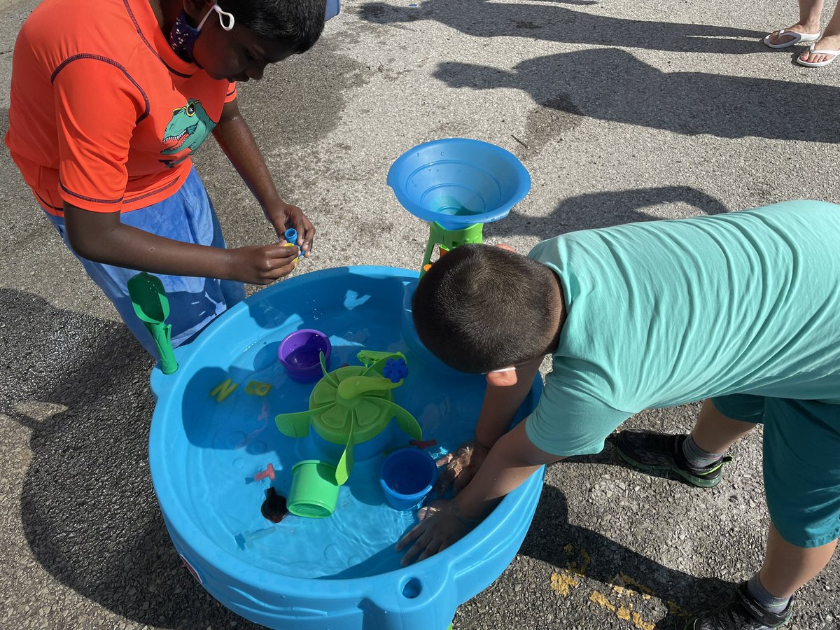 MarshallJ2032's tweet photo. They each like their own area for 💦 💦 water fun @HWDSB #SpringLearningProgram Templemead site @eMac0629 @denise5thompson  @cherylmpaterson @SWillis161921 @sbrason47 @Michele07622045 @JosieDalley @McLeanMr @MsKozic @LindaViola16 @BBRenew https://t.co/lrJQ8UyvhA