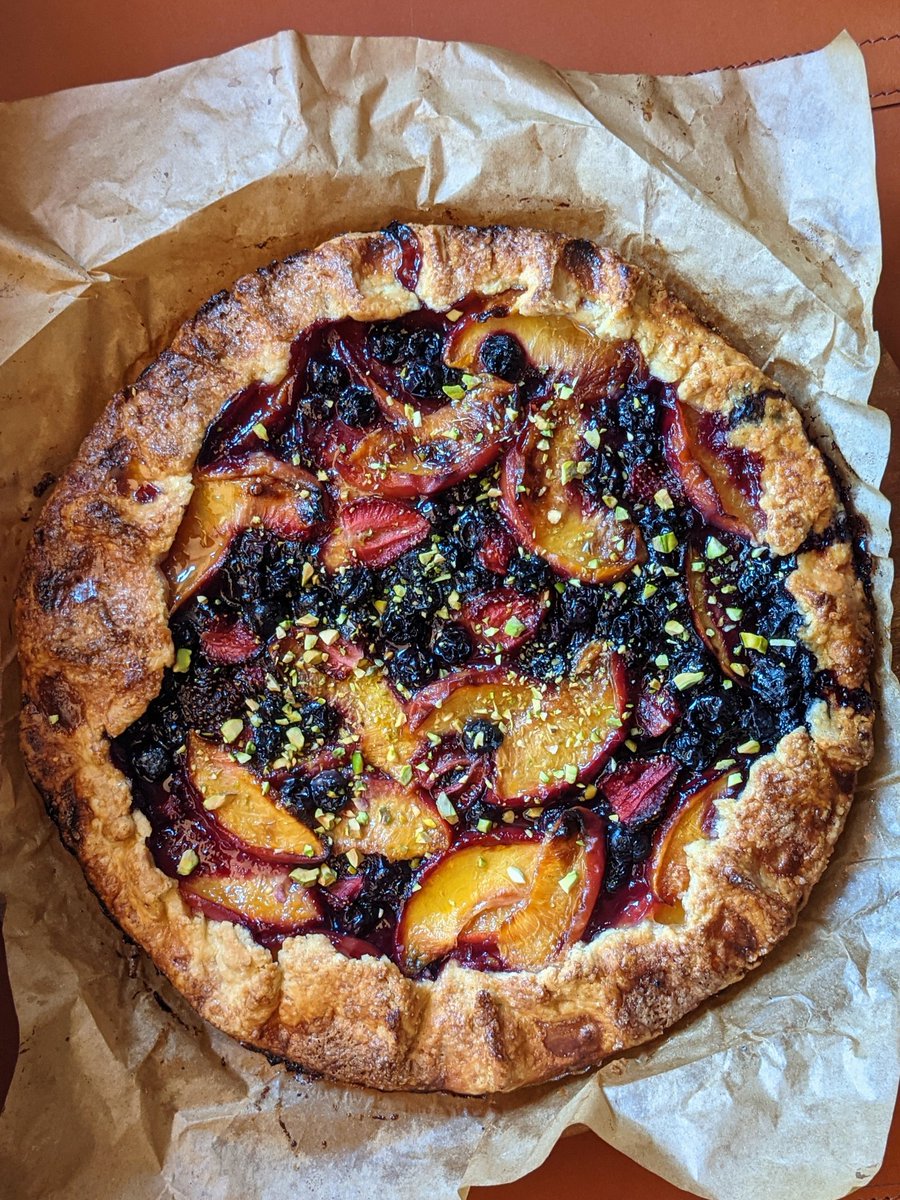 primopezzo's tweet image. Favorite new galette technique from @SusanSpungen : bake it in a skillet 🎇