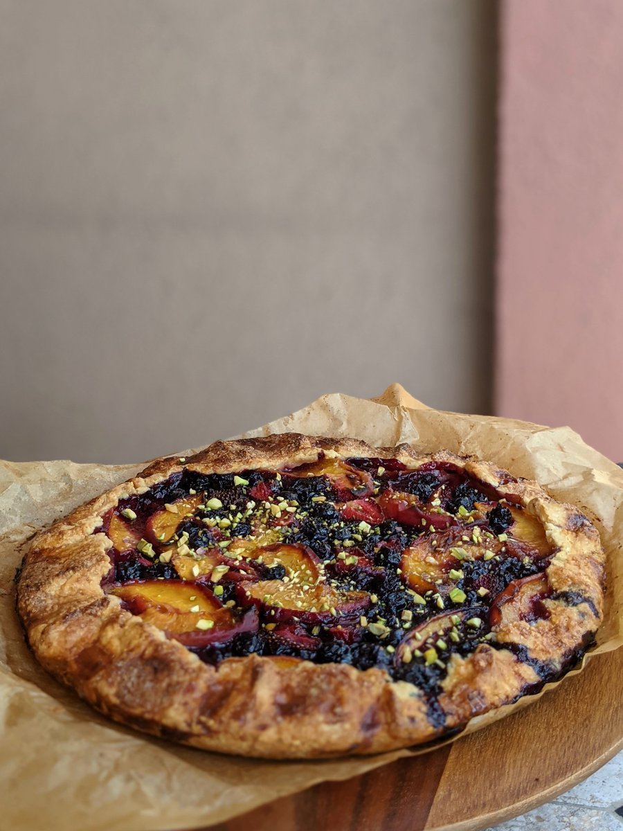 primopezzo's tweet image. Favorite new galette technique from @SusanSpungen : bake it in a skillet 🎇