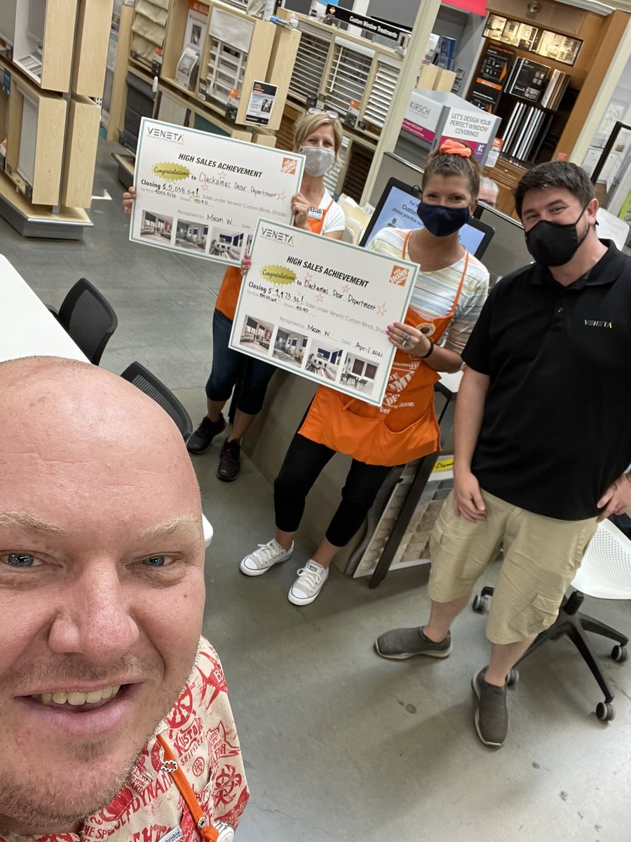 Bendotts's tweet photo. We have a couple huge Huge blind sales go through. Great job to Susan and Rosanna with driving those window coverings 💰💰💰#OnFire #ChaChingChaChing @RLM4040 @RyanLHD4040 @jessharrison__ @hdrharv @ashleyycharles https://t.co/WVuMHSiwuE