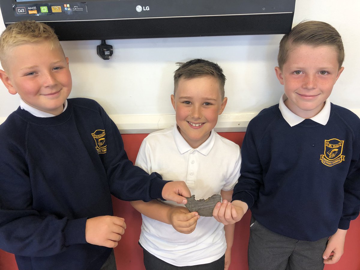 KPenarski's tweet photo. Smiles all round today for our first day of Space Week… VR Headsets and holding a real Meteorite 🤩👨‍🚀 👩‍🚀 🚀 ✨ 🌍 #spaceweek #lovescience #memories https://t.co/KgQ7rQ3361