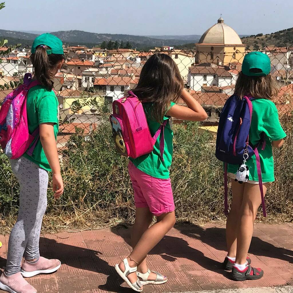 viaggiosardegna's tweet photo. Oggi così, a cogliere panorami e scorci di #Mamoiada
È strano sentirsi chiamare Maè.
🚶♀️🚶🚶♀️🚶♂️🚶🚶♀️🚶♂️🚶🚶♀️🚶♂️🚶
.
.
.
#Sardegna #hikingguide #barbaricina #guidaescursionistica #hikingexperiencemamoiada #trekkingurbano https://t.co/D8LfpKuK20 https://t.co/QU5lIiPmvm