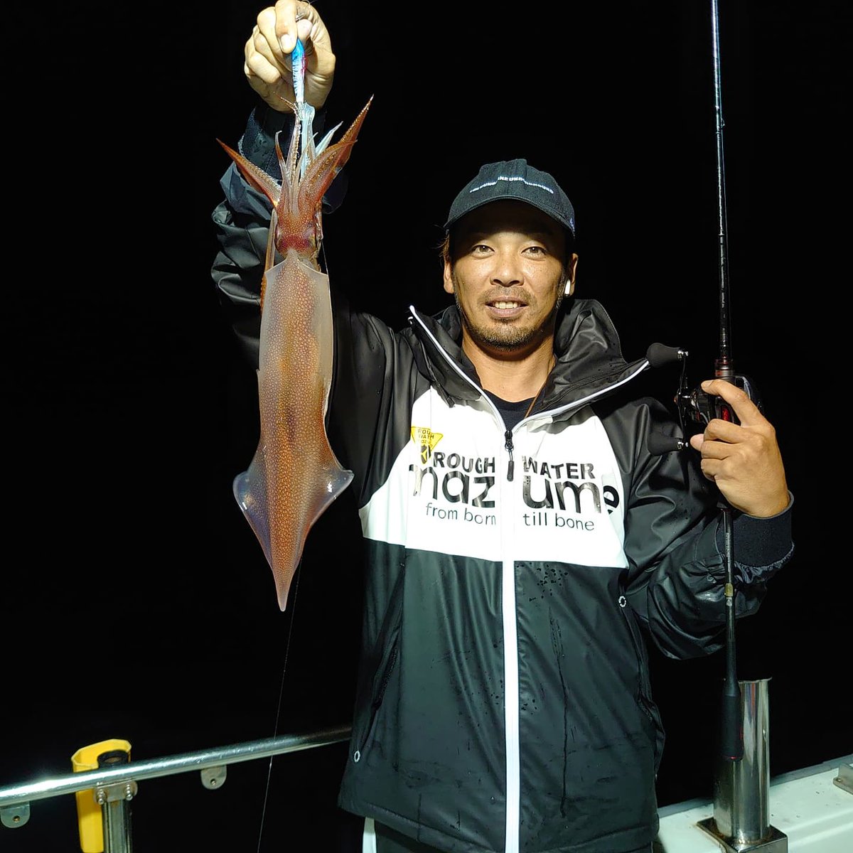 ブルーズ丸せんちょ V Twitter イカメタル絶好調 マイカのトップは70ハイオーバー サイズも良く皆さんクーラーボックス満タンでした 21年6月28日 ブルーズ丸 ブルーズ 日本海 福井県 三国 イカ釣り イカメタル オモリグ メタルスッテ メタルティッ