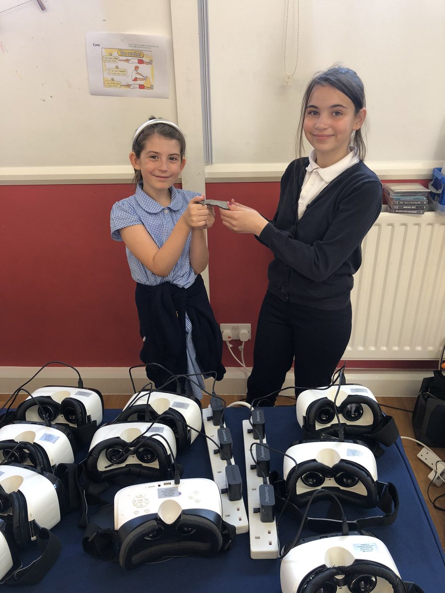 KPenarski's tweet photo. Quotes of the day from 4L “This was the best day ever!!”, “Miss Miss it’s like I’m really walking on the moon”, “I’ve touched the stars today” 🤩✨👨‍🚀👩‍🚀🚀❤️ 🌝 #boltonspaceweek #lovescience #space #nasa #immersiveexperience #planetarium https://t.co/03P8e5E9ZC