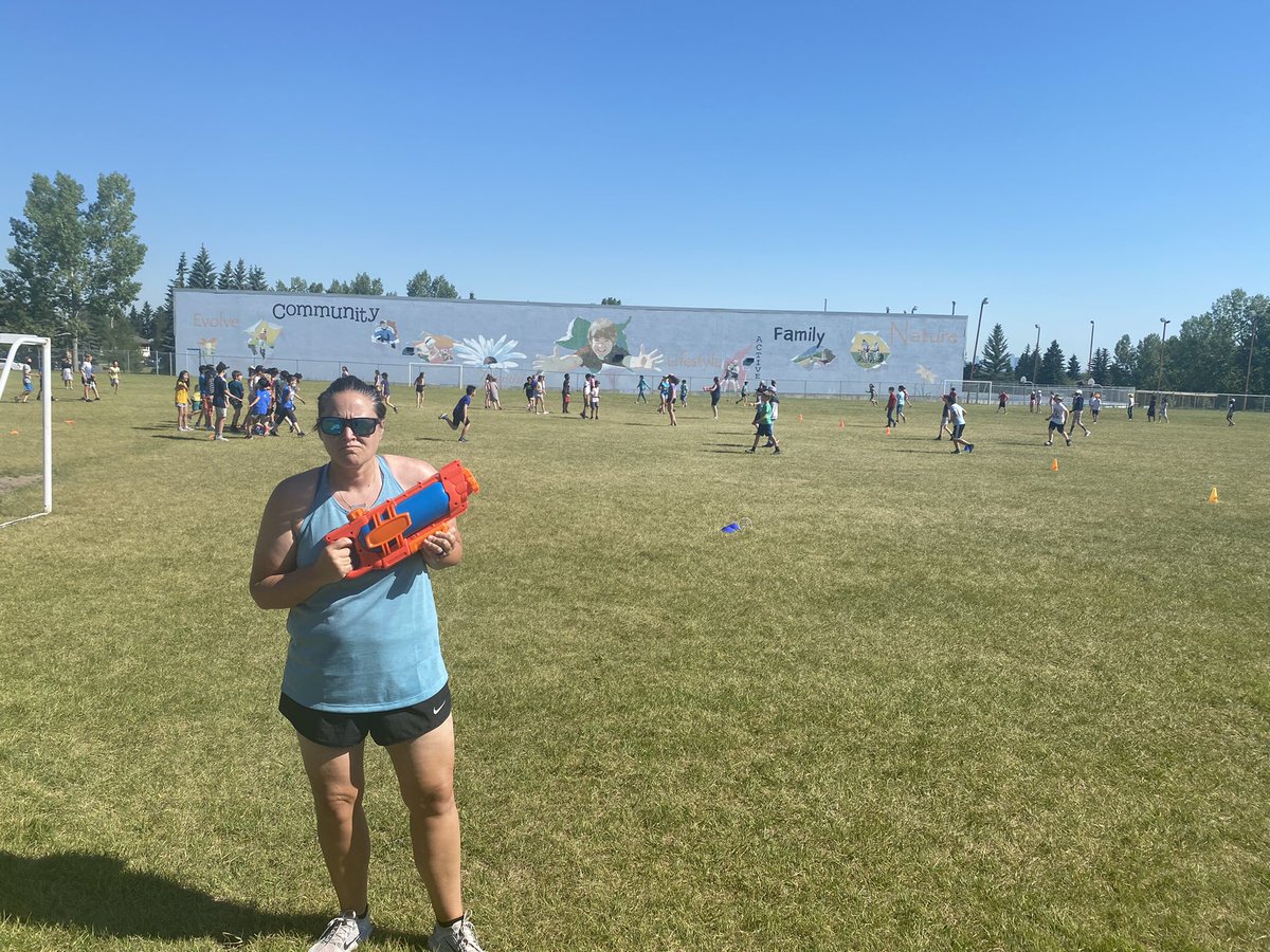 Teach_McIntosh's tweet photo. The only way to end Grade 5 is with a huge water fight on a hot day! @WeAreLouisCBE @DMBoutette @Gr5ScienceKids https://t.co/q6UJPZhefJ