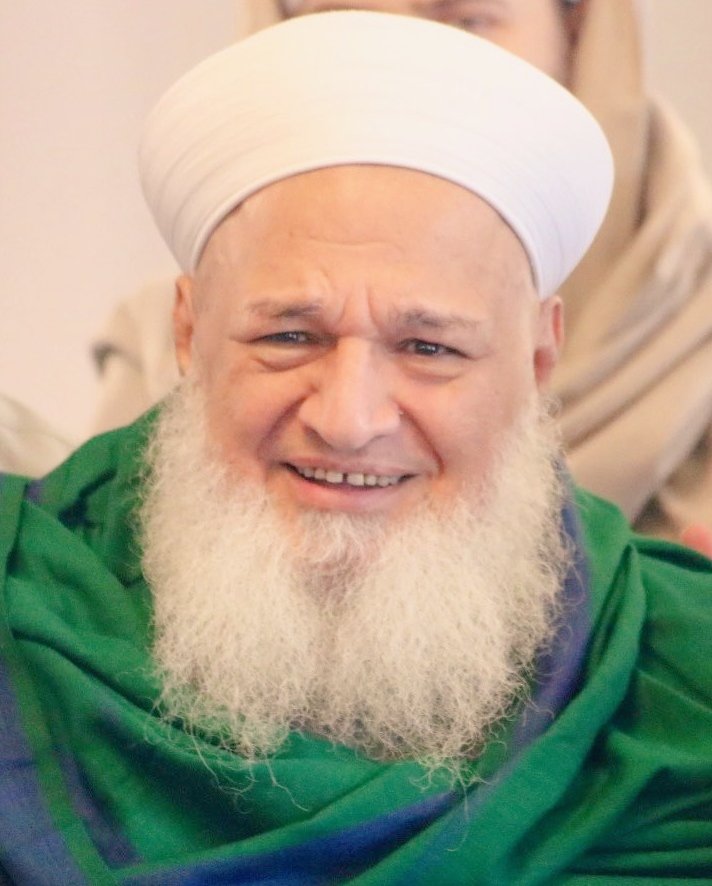 ترجمة مختصرة لمولانا السيد إبراهيم الخليفة الحسني الأحسائي رحمه الله (١٣٧٥-١٤٤٢)

ولد رحمه الله في محرم (١٣٧٥) في منطقة الكوت، وحنكه السيد عبد الرحمن بن أحمد الهاشم.

وكان لوالده السيد عبد الله رحمه الله رحلات طويلة إلى الهند للإمامة ثم اشتغل مديرا للبريد في الأحساء.