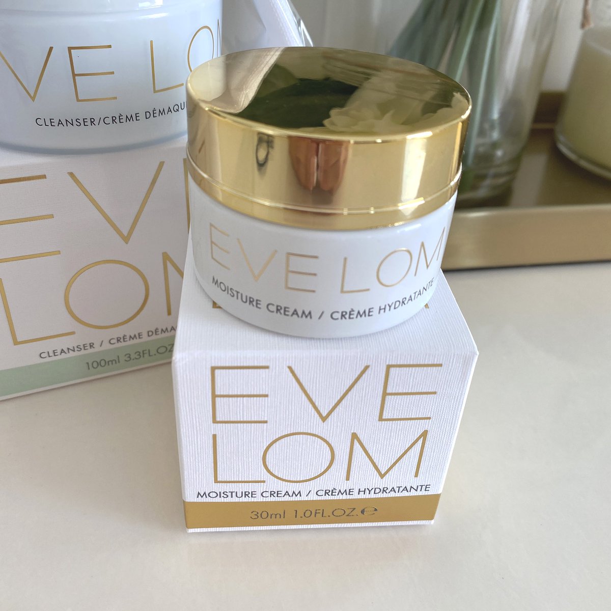 soydebbie_d's tweet photo. #cleansewithevelom #complimentary @Influenster @evelom Love my new cleanser and mosturizer cream ❤️ from Evelom luxury skin care ! https://t.co/mFi6DK3b2x