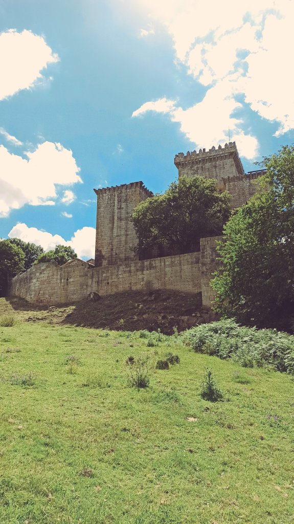 últimos días para desfrutar da expo "Cartografía simbólica" de <a href="/AntnPatio1/">Antón Patiño</a> no <a href="/Castelodepambre/">Castelo de Pambre</a> #cartografíasimbólica #antónpatiño #artegalega #artecontemporanea
