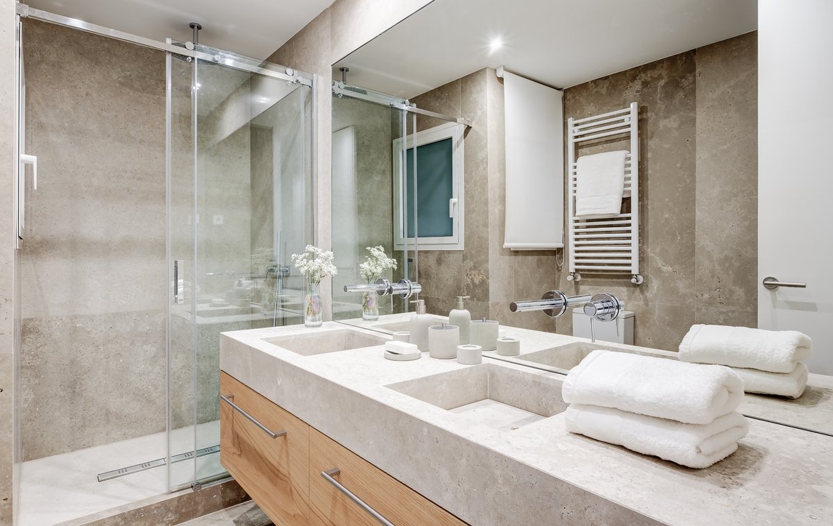 En este exclusivo piso en la calle Lagasca el lujo se pinta en azul y blanco. Estilo 100% UXBAN #LujoUrbano #Madrid