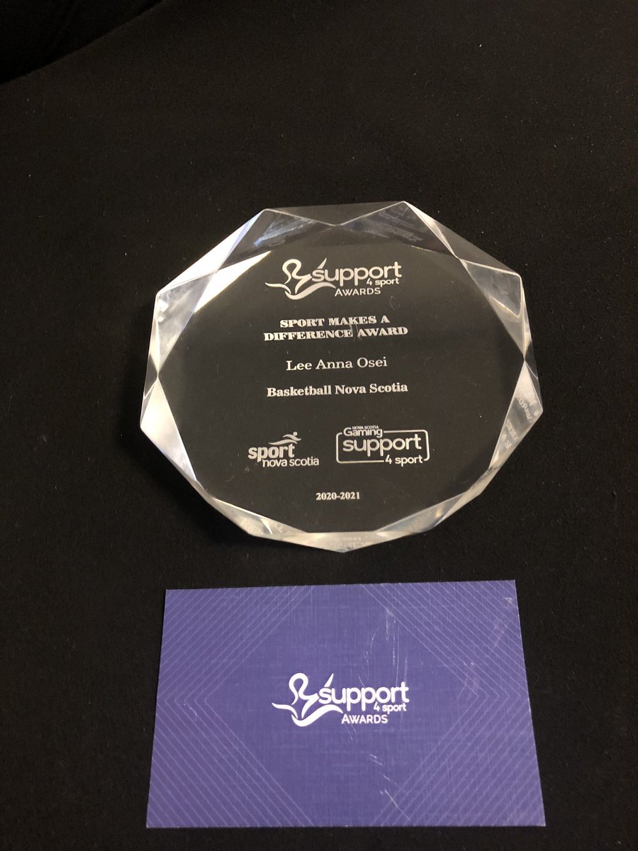 stfx_wbb's tweet photo. Congratulations to Coach Lee on winning the sports making a difference award !🤍💙
#ourPACE #BeUncommon #goxgo #stfxwbb #congrats! https://t.co/BY0gUmze6B