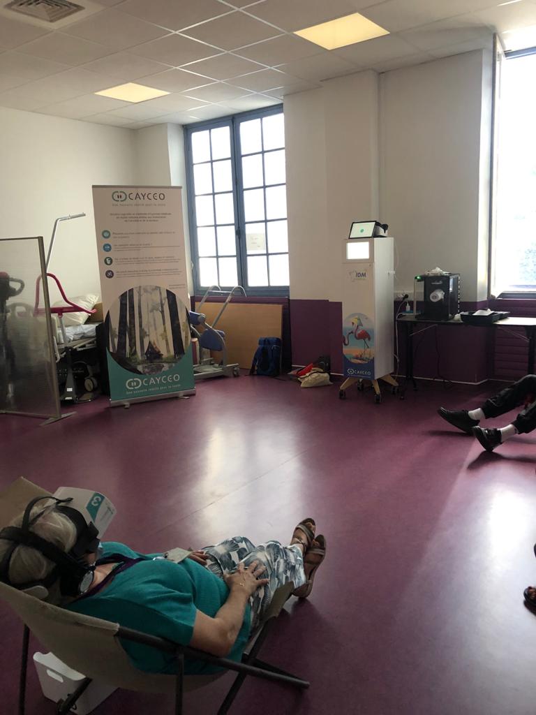 _Cayceo's tweet photo. La semaine dernière, l'AP-HP, mettait en avant sa semaine Qualité de Vie au Travail. À cette occasion, Cayceo a organisé un atelier d'hypno-relaxation pour les soignants, en réalité virtuelle. Plus de 150 soignants ont ainsi pu profiter d'une séance. https://t.co/3ydJjhVCUI