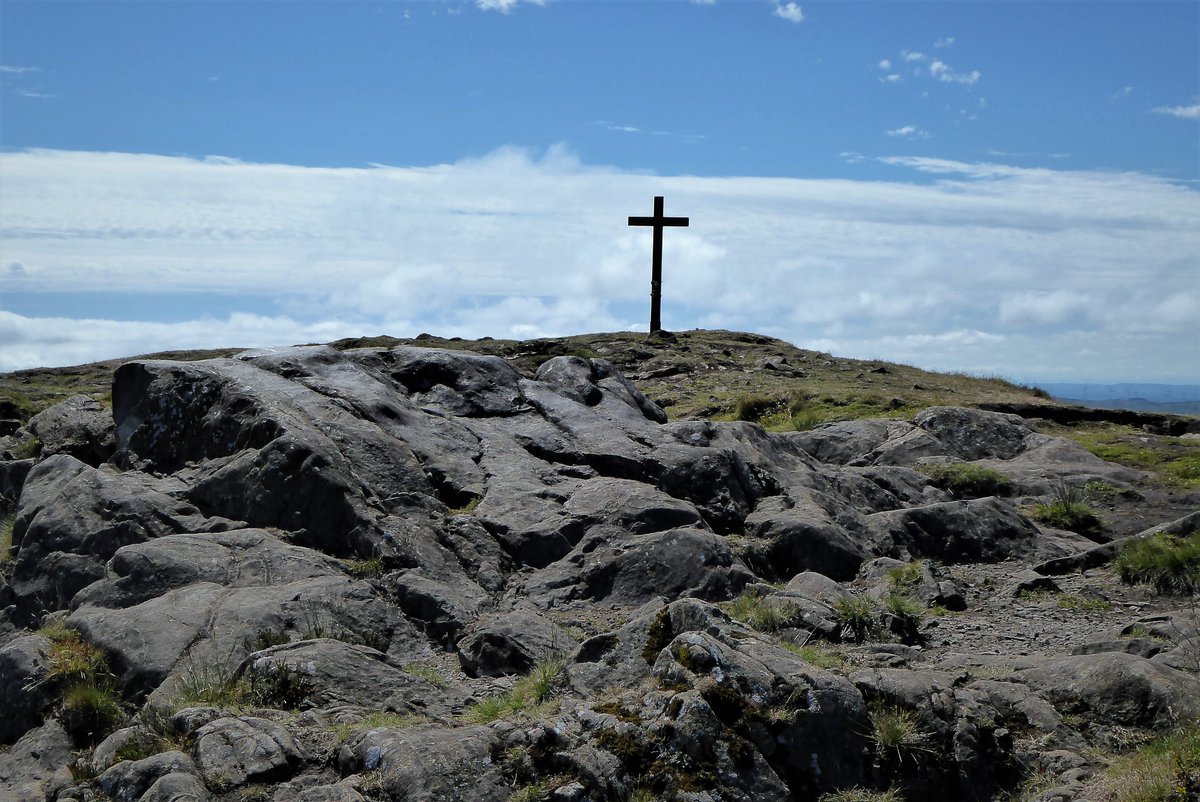 barracuda147's tweet photo. Quick hike up Slemish today. I'd never been before and, although it's no Everest, it was very pleasant and the views from its 438m summit were excellent. https://t.co/beatVlFe5l