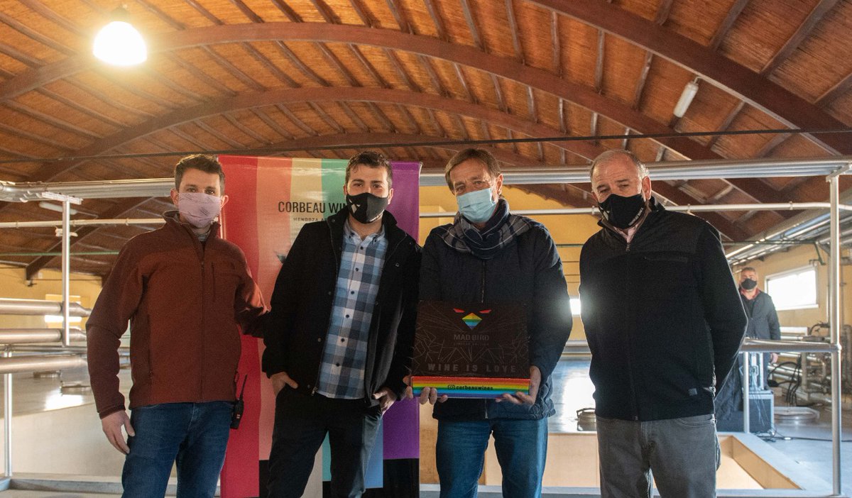 BuddhaTrials's tweet photo. En el Día del #OrgulloLGBTIQ🏳️‍🌈, recorrimos @corbeauwines, quienes lanzaron su campaña en apoyo a la diversidad "Wine is Love". Acciones como estas sirven para visibilizar derechos e igualdades, reflejando características de la sociedad mendocina, como es el respeto y la libertad. https://t.co/e2lQkGyIQe