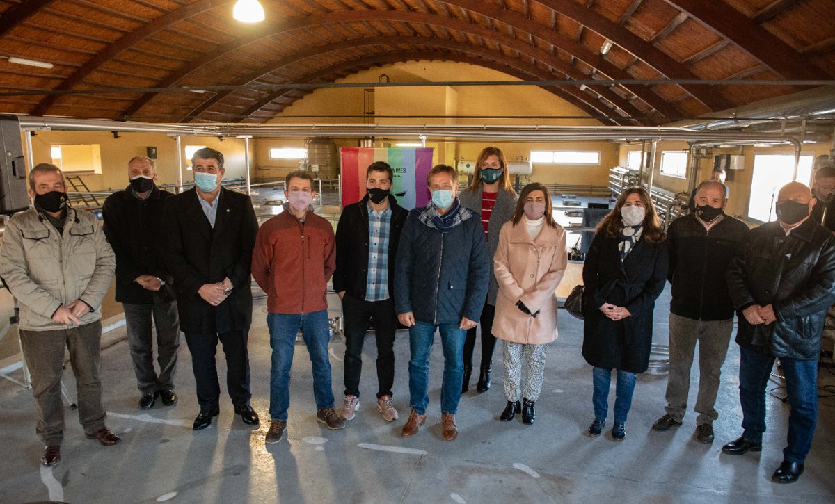 BuddhaTrials's tweet photo. Además @corbeauwines forma parte de Mendoza Activa, por el que recibió un beneficio económico de 5 millones de pesos que, entre otras cosas, utilizaron para comprar una máquina fraccionadora.
Continuamos trabajando por una sociedad inclusiva y plural, en donde prime el respeto. https://t.co/zbn6CGRgWc