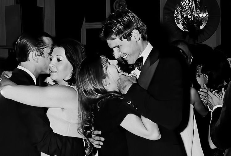 i wanna dance with carrie fisher too 🙄