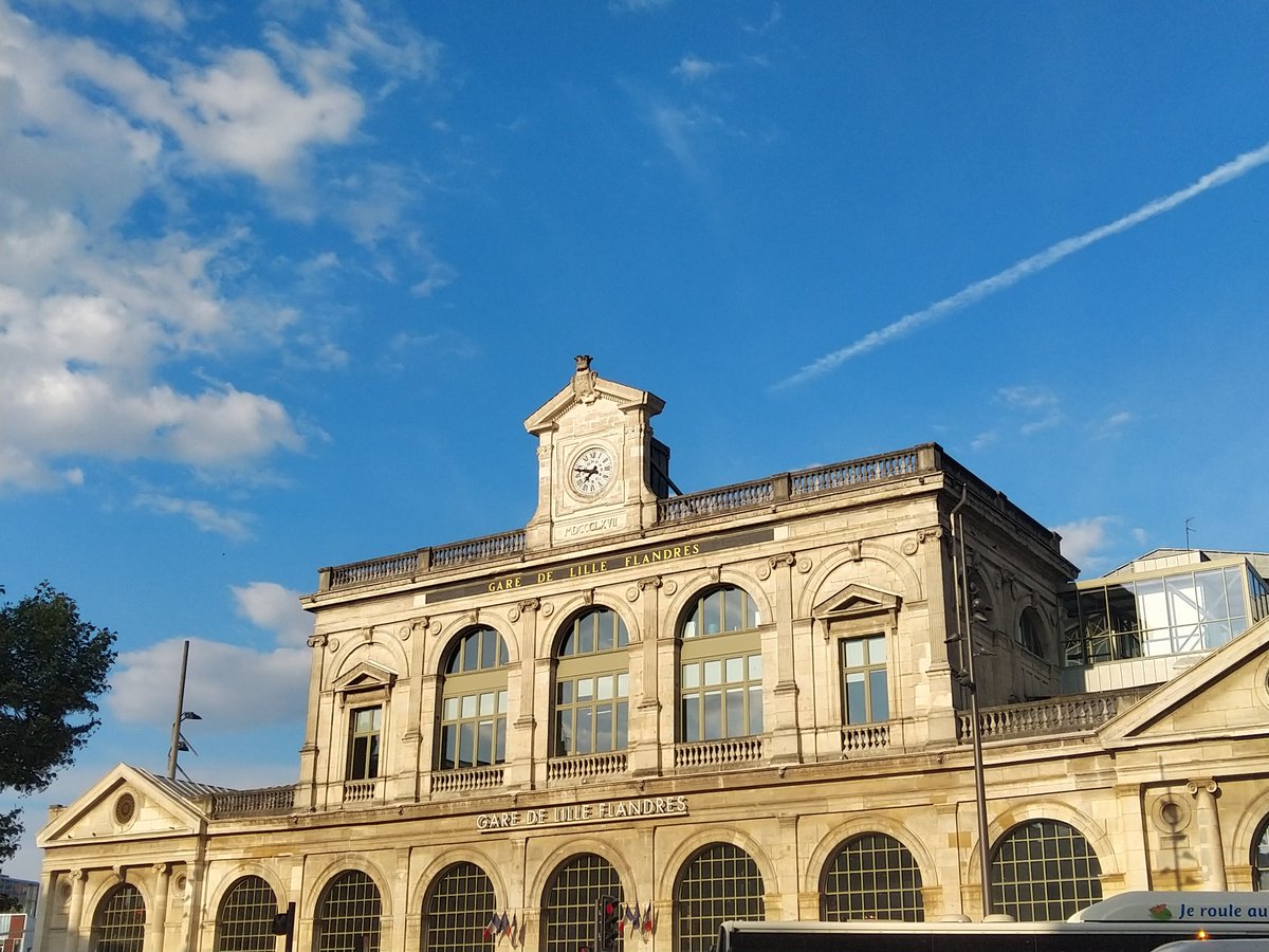 Benpn555's tweet photo. La gare nous rappelle qu'il est l'heure de se lever
Et comme dit la chanson de Patrick topaloff
'' J'ai bien mangé, j'ai bien bu
J'ai la peau du ventre bien tendue
Merci petit Jésus  🎵🎶 ''
Ou plutôt merci @GUR_Kebab 🙏💪 https://t.co/lpIFwThM0L