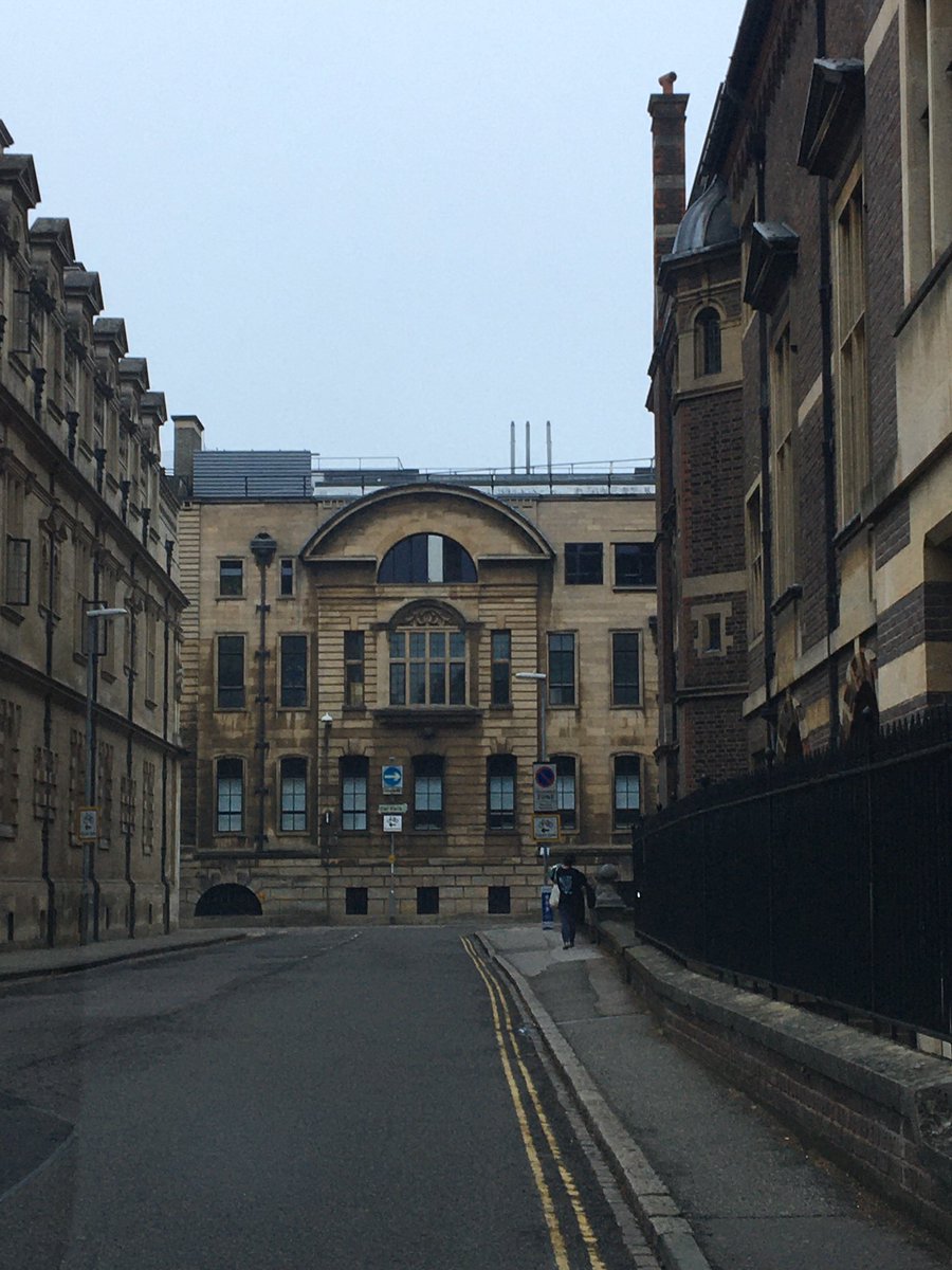 Heritage consultant waits in backstreet to pick up daughter from post exam drink. Not the worst place to sit and gaze @bidwellsheritage
