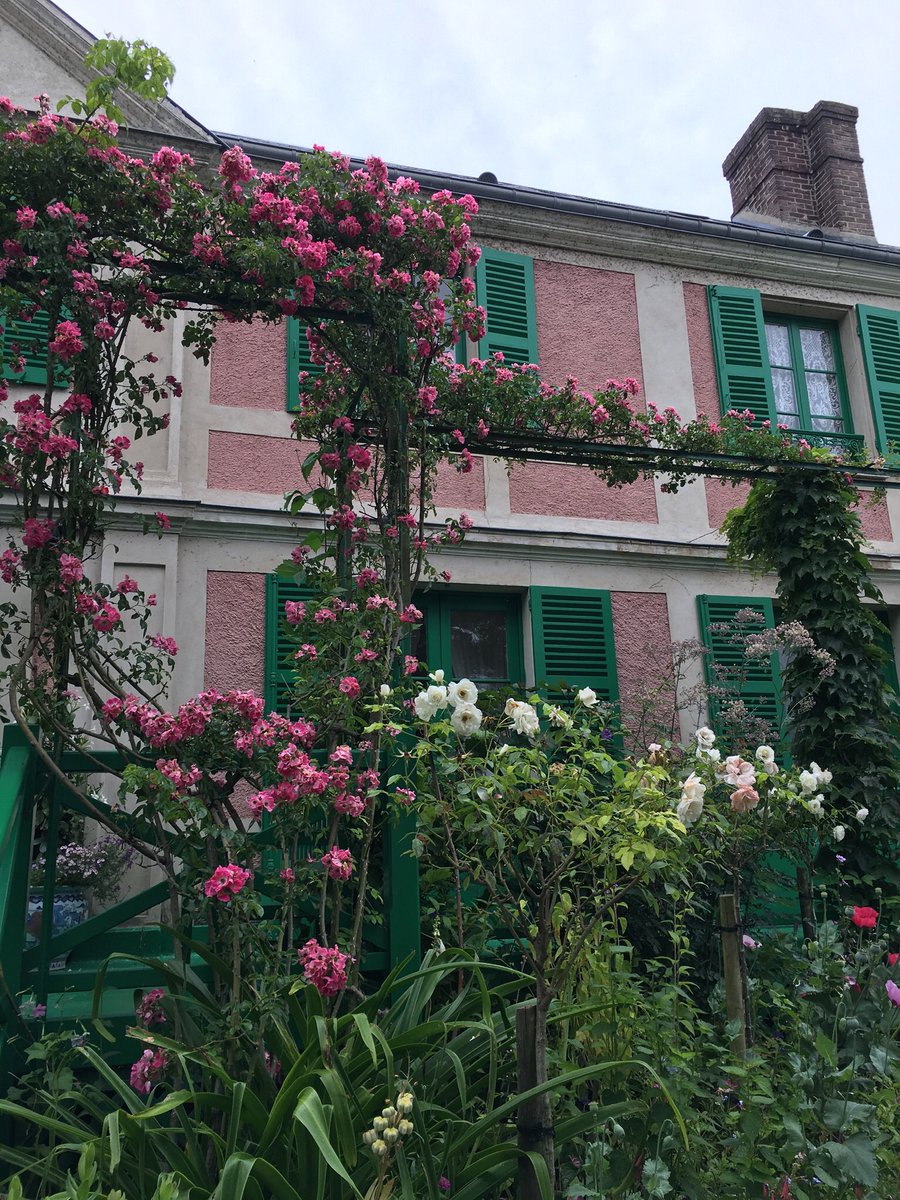 prune91833912's tweet photo. Balade fleurie dans  les jardins de Giverny - maison du peintre Claude Monet
#giverny #claudemonet #impressionism #peinture #impressionnisme #Normandie #France https://t.co/loZqPdwT2M