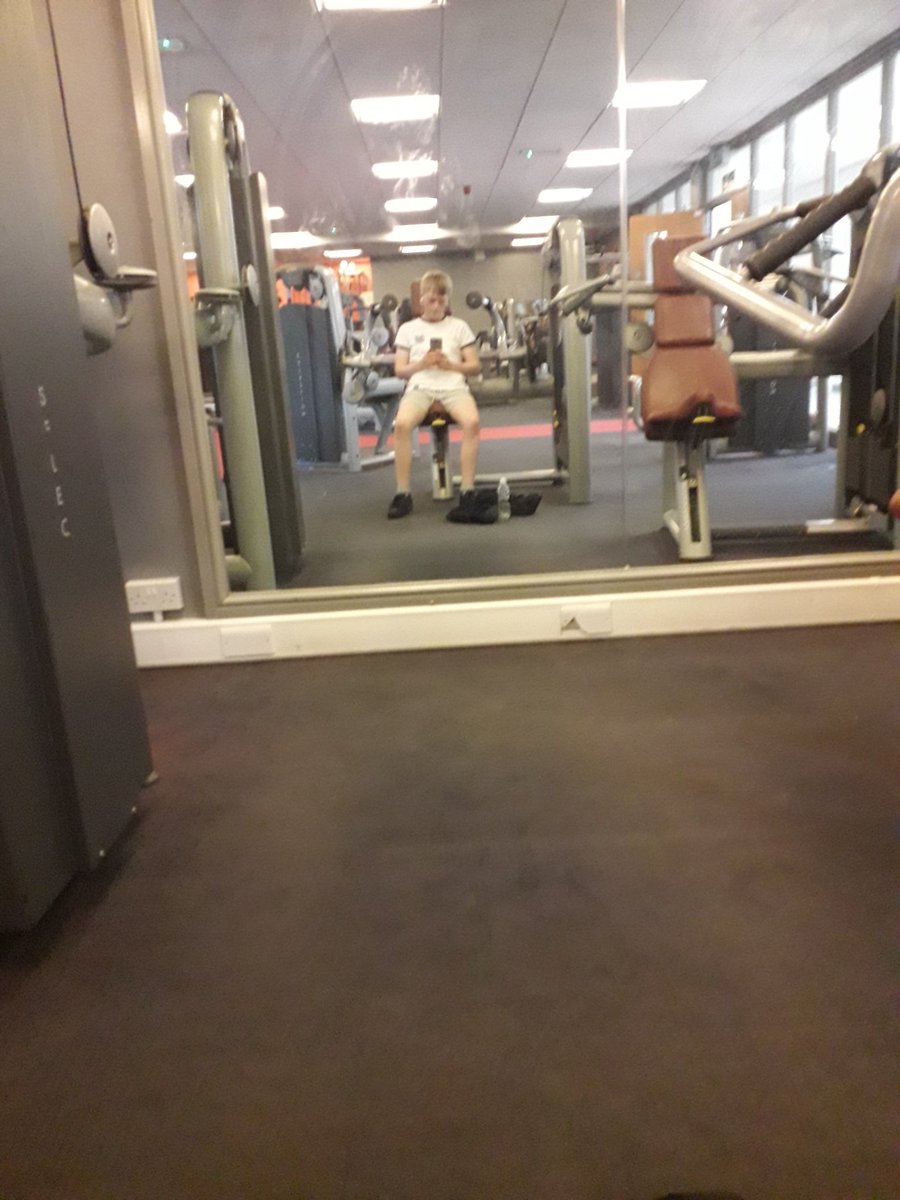 thatjordon's tweet photo. Why is it so quiet at the gym today it's kinda scaring me tho. #imsoamazing https://t.co/CkQzV87k4t