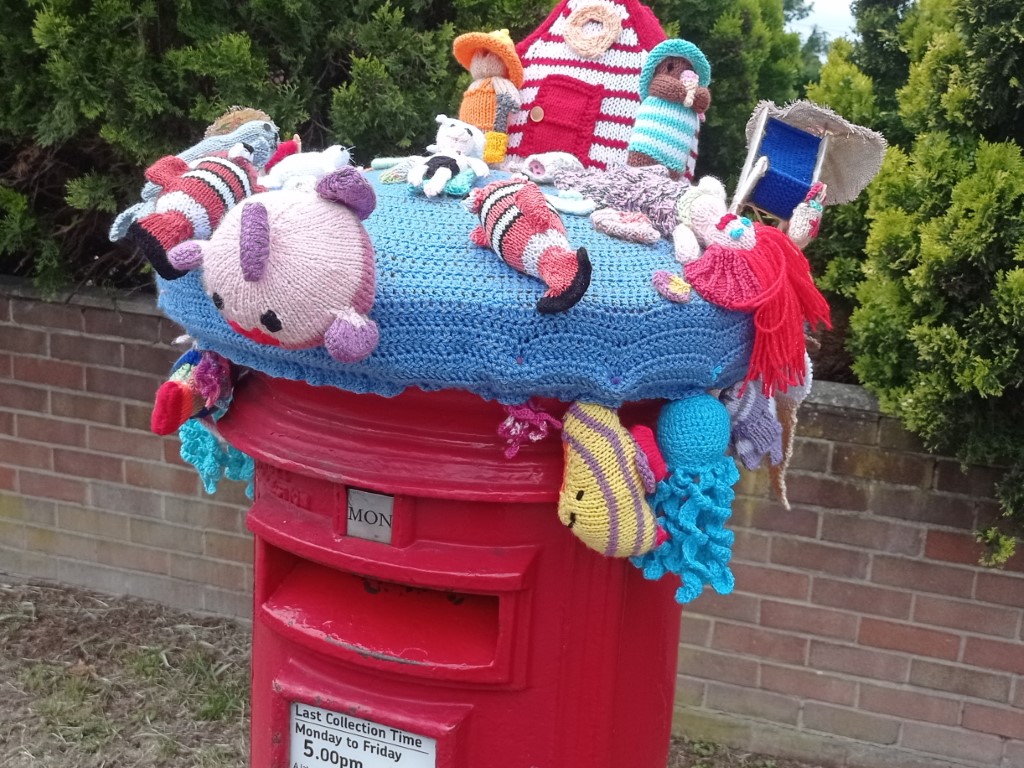 The anonymous knitter knits a new hat for Summer 2021 for the Post Box on the corner of St Marys Close and the High Road. benfleethistory.org.uk/content/browse…
