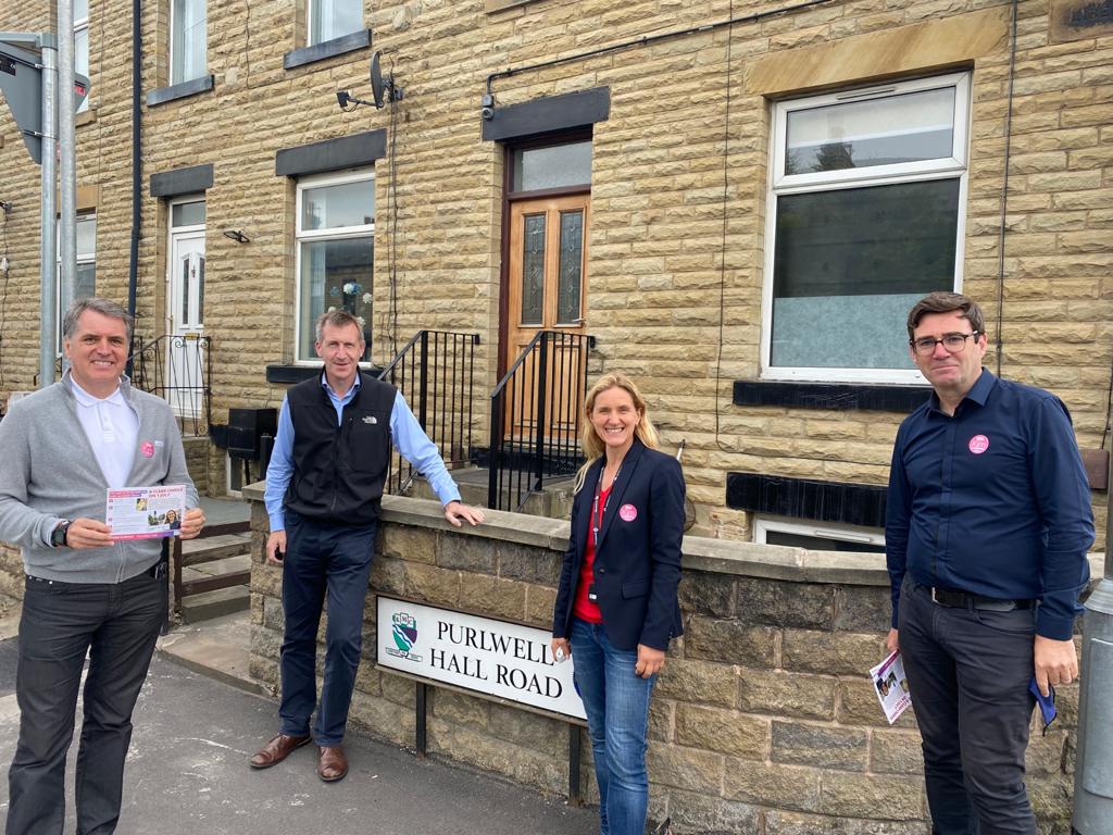 MetroMayorSteve's tweet photo. 🌹Great to be out on the doors for @kimleadbeater in Batley and Spen this evening with @AndyBurnhamGM and @DanJarvisMP. #VoteLabour https://t.co/8iaJBDSzuA