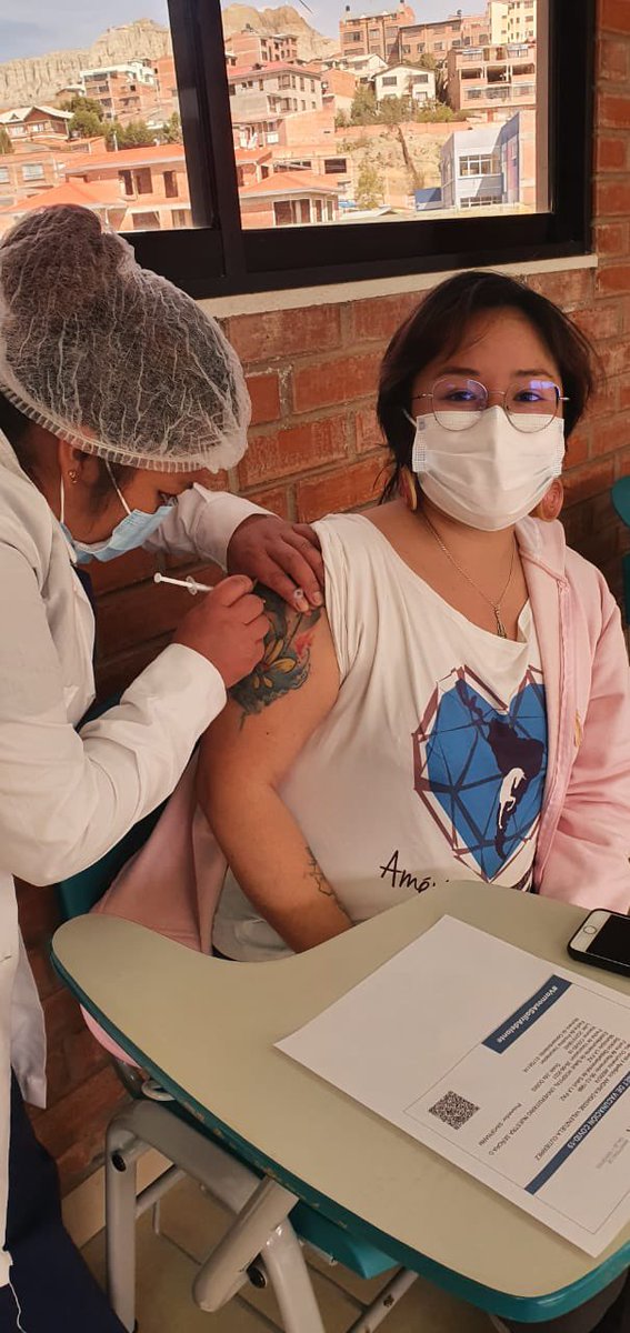 AllqaQuta's tweet photo. Segunda dosis! Confirmo lo que dice nuestra querida  @es_patrimonio. En el Hospital de Llojeta el servicio es muy bueno y el trato cordial. Casi no hicimos fila. Así que… vacúnese ya case! 
#Sinopharm #HospitalUniversitarioNuestraSeñoraDeLaPaz https://t.co/BiGAFnWiXB