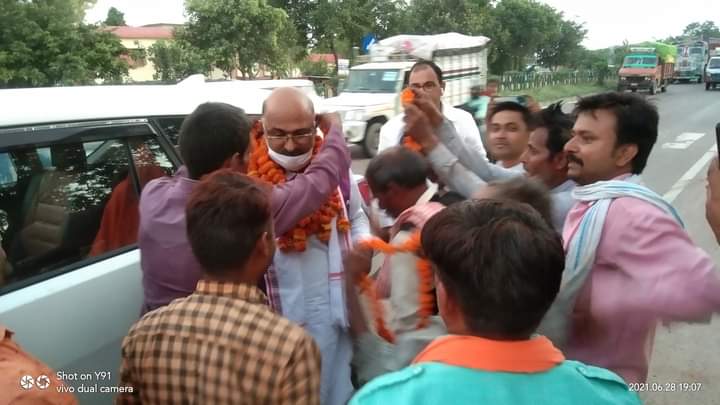 virendrabjp's tweet photo. कानपुर-लखनऊ मार्ग पर चमरौली, उन्नाव में युवा उत्साही भाजपा कार्यकर्ताओं का आज स्नेह प्राप्त हुआ।
आप सभी का ह्रदय से आभार व्यक्त करता हूँ। https://t.co/aU41oKpgZo
