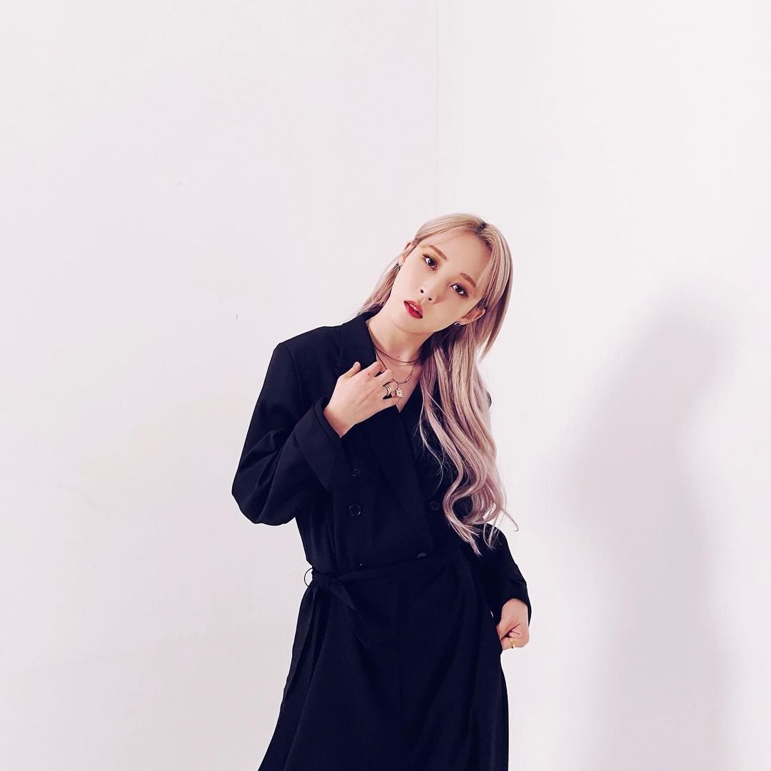 V4LKRY_twt's tweet photo. #EVIE🌟
Después de tener en mis manitas el #HUSHWEVERGLEAM y poder escucharlo más de dos veces, porque es buenísimo, he llegado a la conclusión de que soy #TEAMADIOS aunque como mencione, todo el álbum es maravilloso. Si no me creen corran a escucharla ahora mismo. https://t.co/KfyYGAMYK3