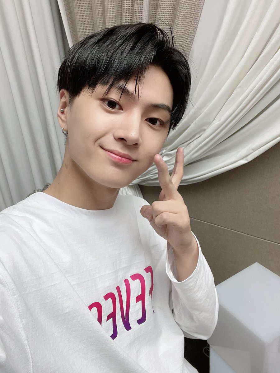 heexmini1's tweet photo. eres la persona más linda y tan noble que puede existir te extraño tanto jay https://t.co/boptargifM
