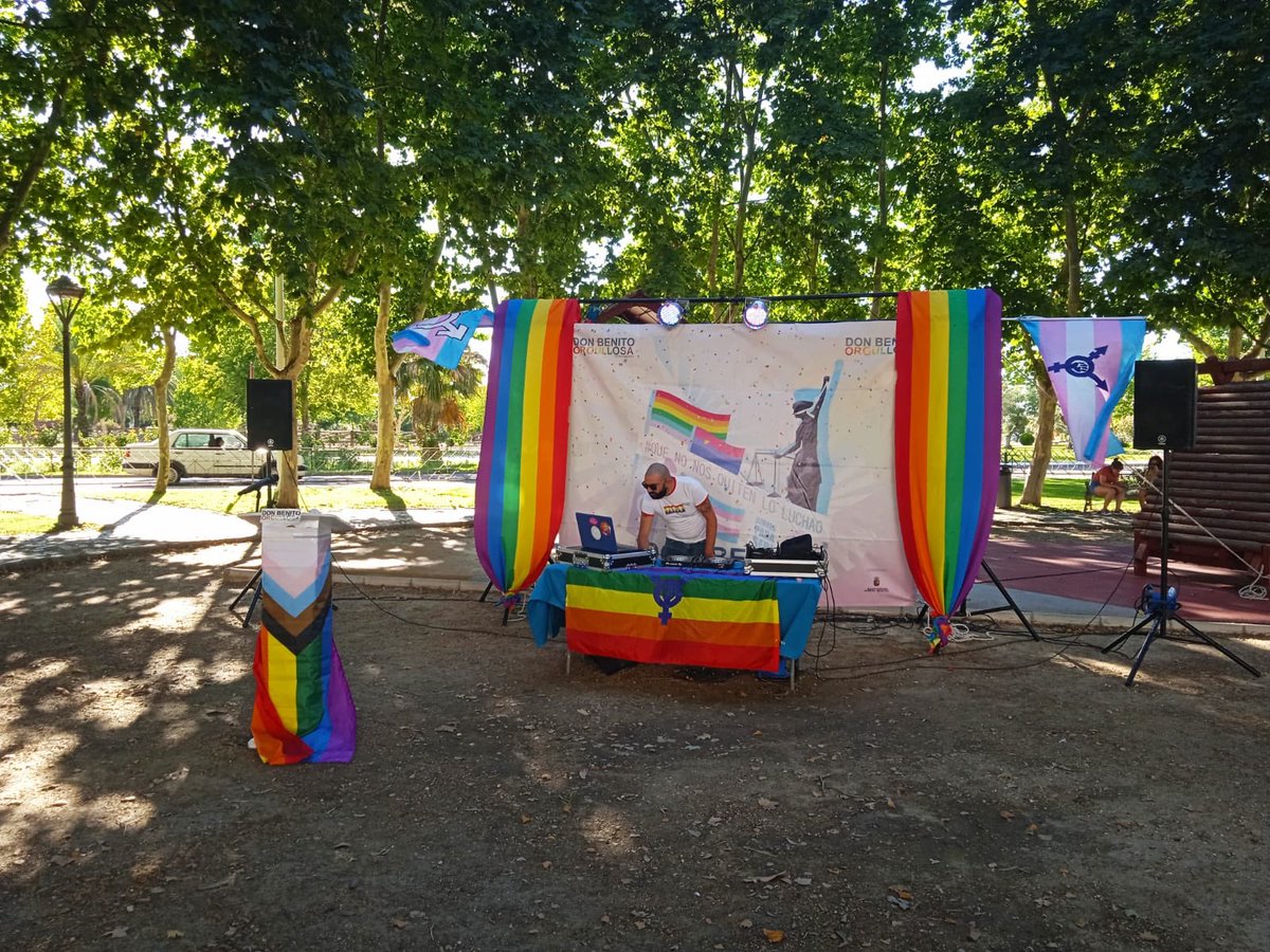 lisistratadb's tweet photo. Orgullo LGTBIQA+ 2021

Hermanas... ¡Comenzamos!

🏳️‍🌈💜

@DBorgullosa https://t.co/uQ1XqwAHLA